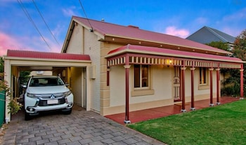 Adelaide 4 Bedroom House With Pool - thumb 1