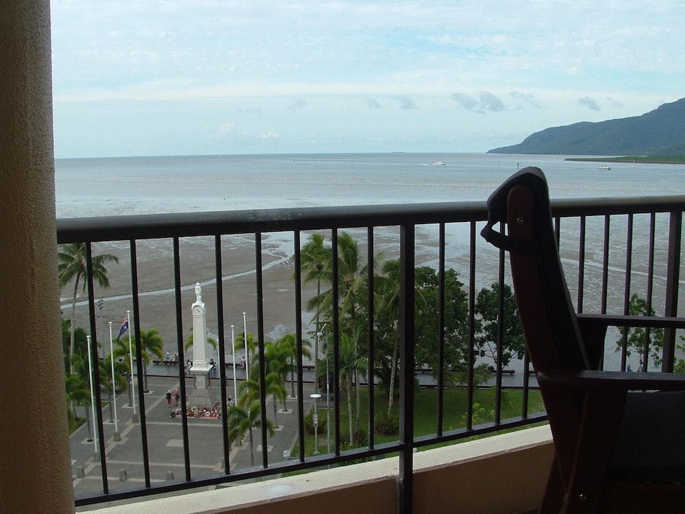 Cairns Apartment Esplanade Ocean Views - thumb 0
