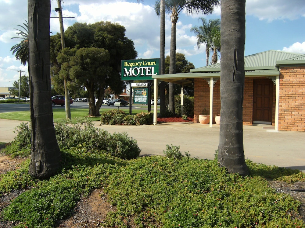 Regency Court Motel - thumb 1