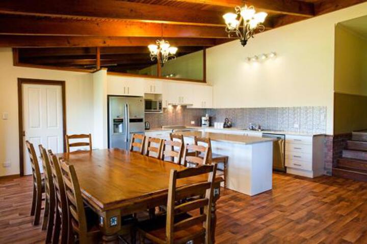 Minimbah Farm Cottages Family Farmstay Choose From 2 & 3 Bedroom Cottages & 6 Bedroom House - thumb 5