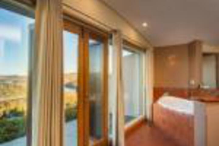 Eagle View Escape - Accommodation Nelson Bay