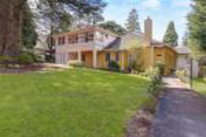 Woodford of Leura Bed  Breakfast - Foster Accommodation