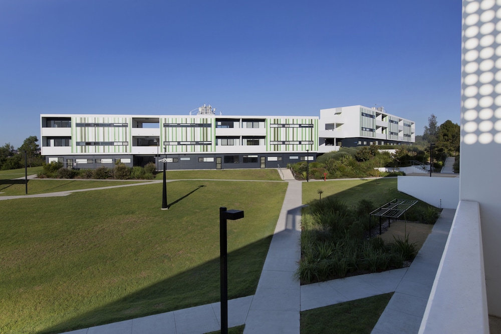 Western Sydney University Village - Campbelltown Campus - thumb 6