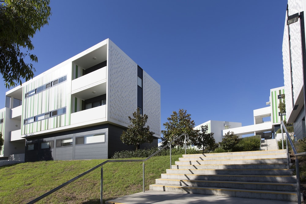 Western Sydney University Village - Campbelltown Campus - thumb 1