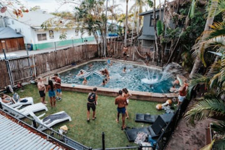 Calypso Inn Backpackers Resort Hostel - Surfers Paradise Gold Coast