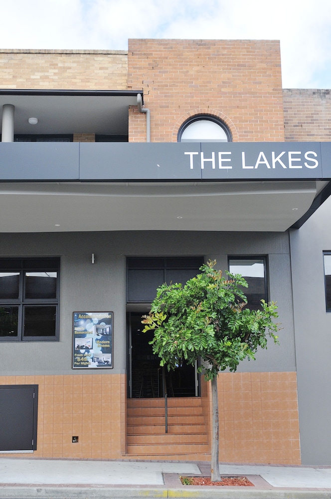 The Lakes Hotel - thumb 0