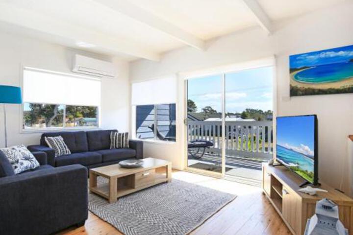 Lazy Days Beach House Jervis Bay â€“ Pet Friendly 4 Mins Walk To Beach - thumb 0