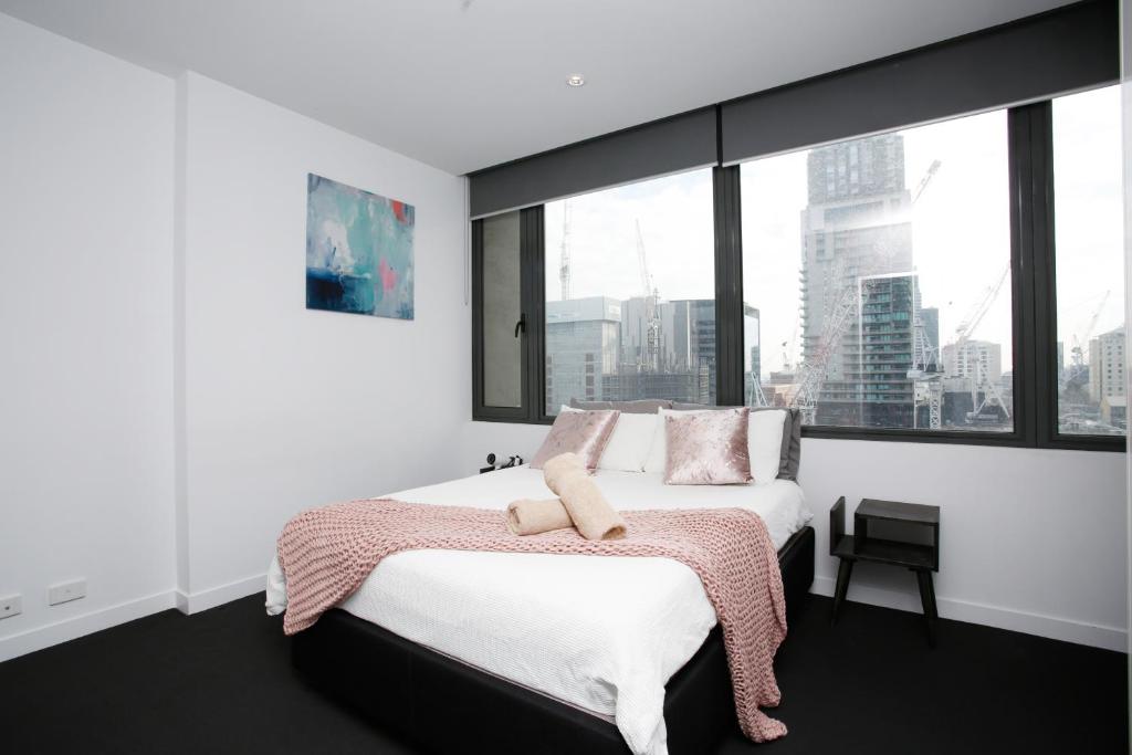 Immaculate 2BR With 2 Bathroom Private Unit In CBD - thumb 2