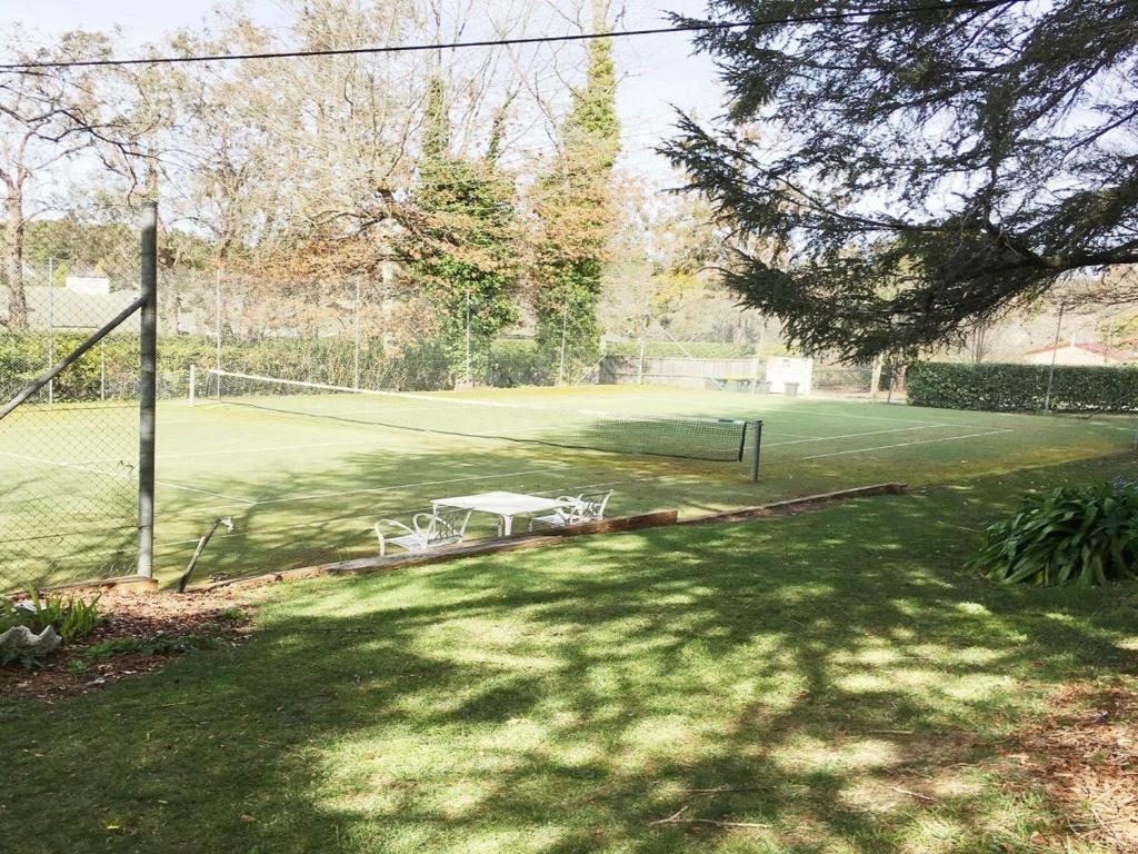 Robin Hill Manor Rambling Retreat & Tennis Court - thumb 1