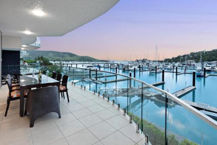 Pavillion 3 Absolute Waterfront 4 Bedroom 2 Lounge Room Plunge Pool + Golf Buggy - thumb 0