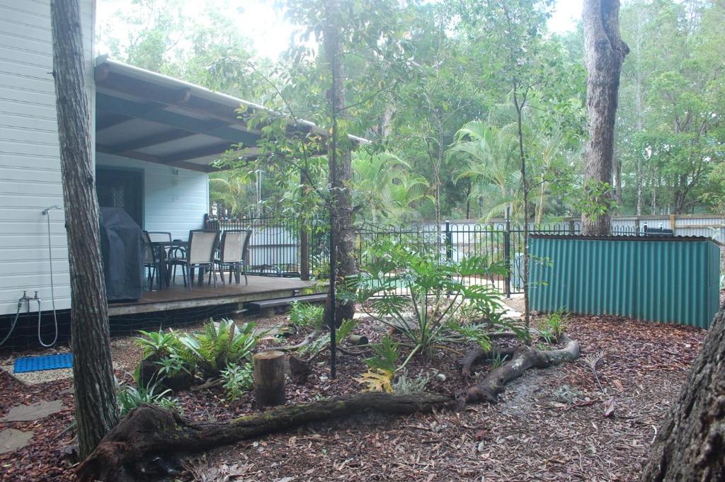 1 Naiad Court Lowset Family Home With Swimming Pool & Covered Deck. Pet Friendly - thumb 3