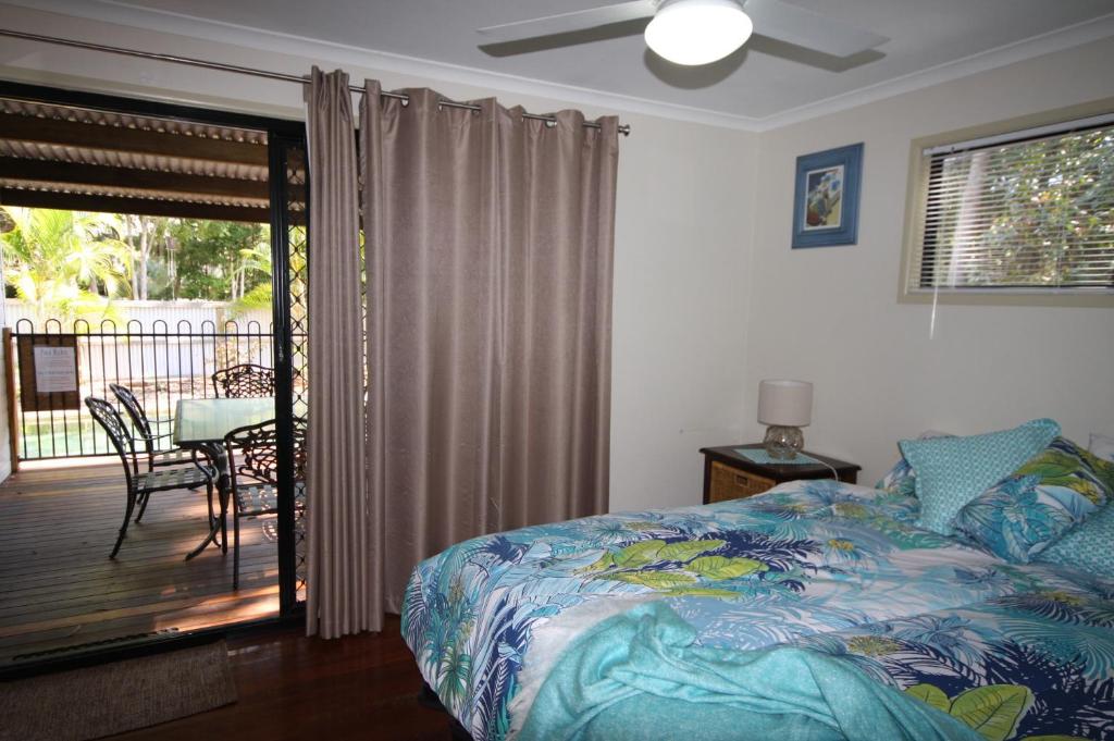 1 Naiad Court Lowset Family Home With Swimming Pool & Covered Deck. Pet Friendly - thumb 5