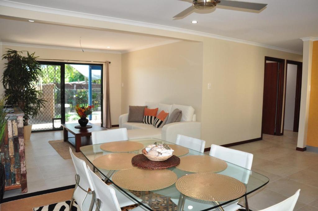 43 Double Island Drive Two Level Holiday Home With Swimming Pool. Located Close To Beach & CBD - thumb 6