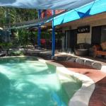 43 Double Island Drive Two Level Holiday Home With Swimming Pool. Located Close To Beach & CBD - thumb 0