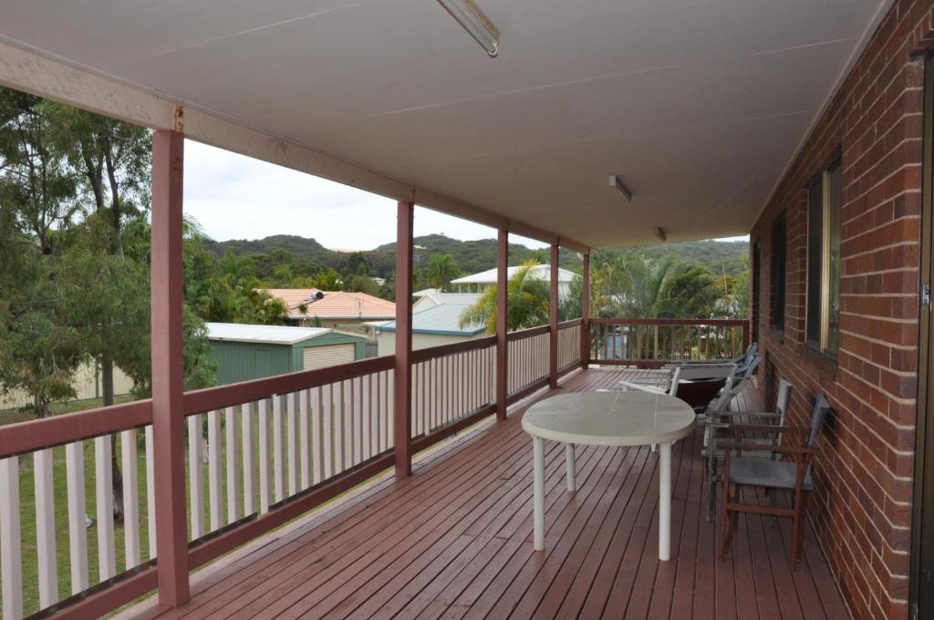31 Bombala Crescent Two Storey Home With Covered Outdoor Deck Fully Fenced Backyard. Pet Friendly - thumb 6