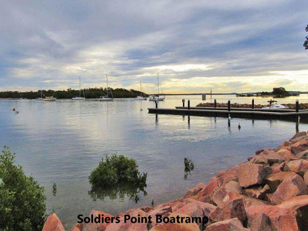 13 Harbourside 3 7 Soldiers Point Road Fantastic Waterfront Unit - thumb 3