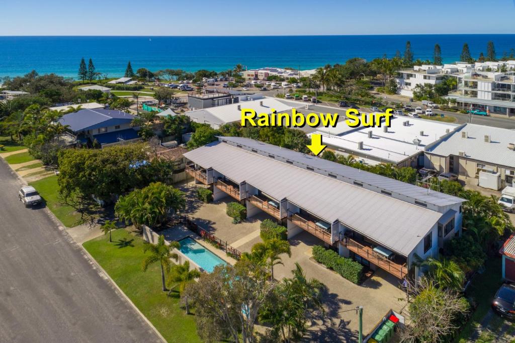 Unit 4 Rainbow Surf Modern Double Storey Townhouse With Large Shared Pool Close To Beach & Shop - thumb 2