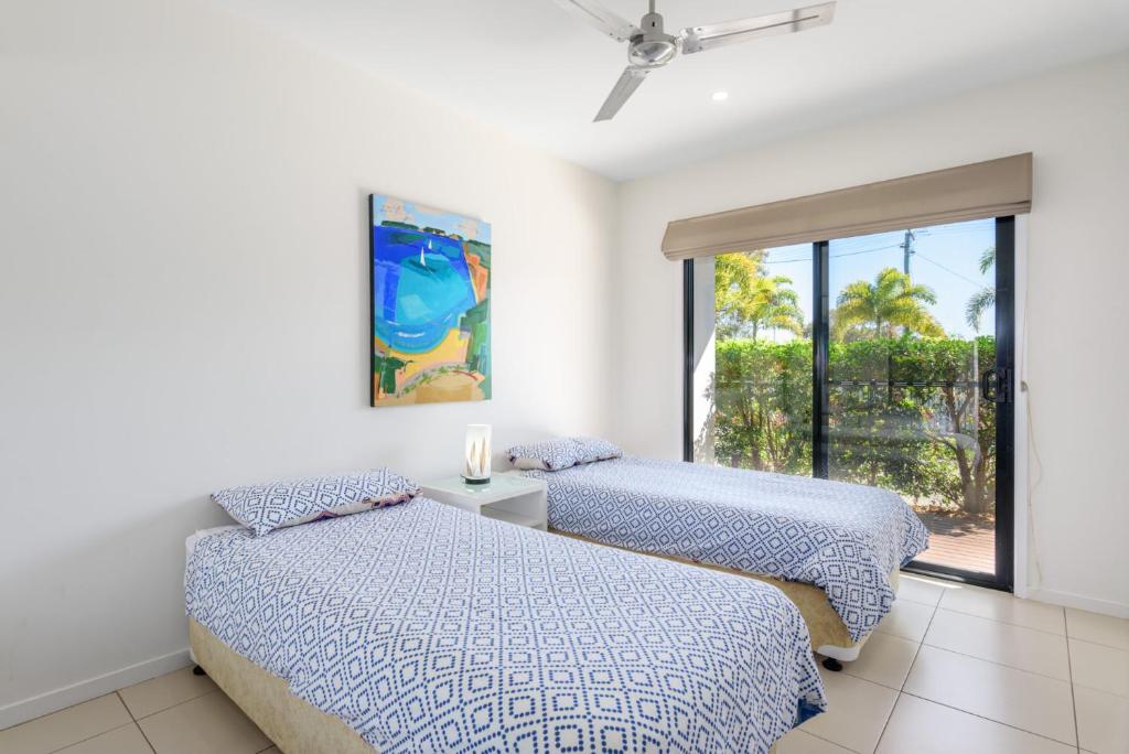 Unit 3 Rainbow Surf Modern Double Storey Townhouse With Large Shared Pool Close To Beach & Shop - thumb 5