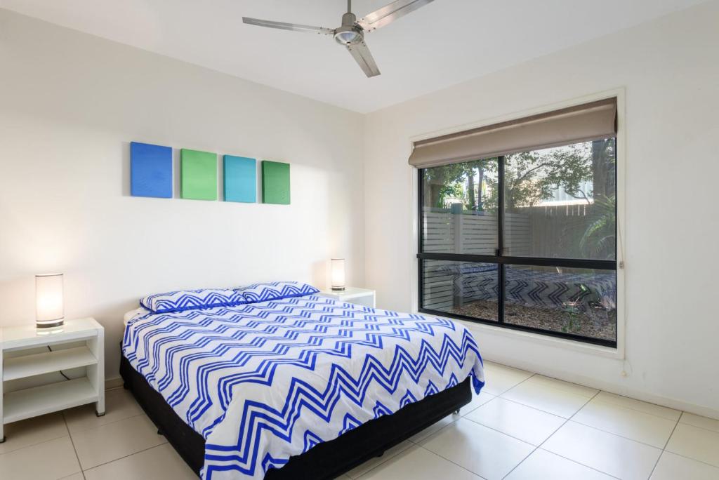 Unit 2 Rainbow Surf Modern Double Storey Townhouse With Large Shared Pool Close To Beach & Shops - thumb 1