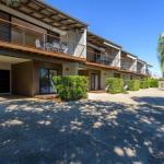 Unit 2 Rainbow Surf Modern Double Storey Townhouse With Large Shared Pool Close To Beach & Shops - thumb 0