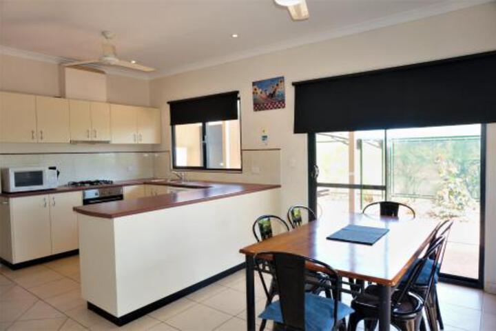 Ningaloo Breeze Villa 7 3 Bedroom Fully Self Contained Holiday Accommodation - thumb 3