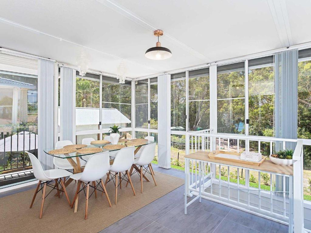Little Beach House 4 James Crescent Little Beach With Air Con WiFi & Boat Parking! - thumb 2