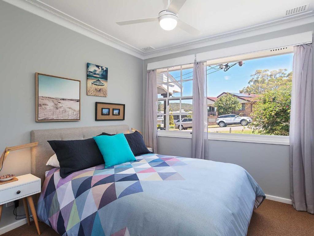 Little Beach House 4 James Crescent Little Beach With Air Con WiFi & Boat Parking! - thumb 3