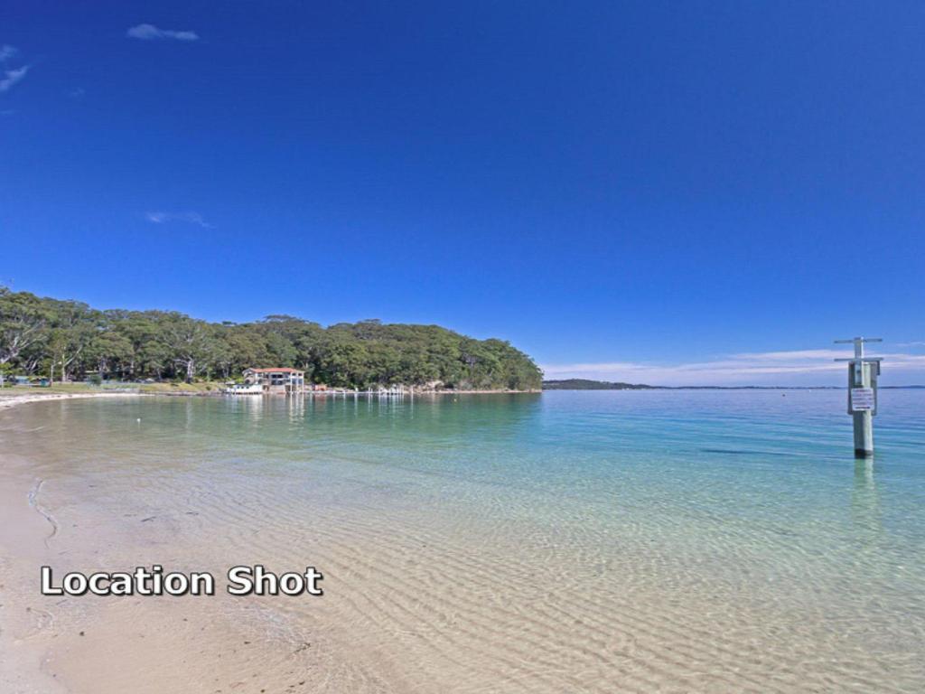 Little Beach House 4 James Crescent Little Beach With Air Con WiFi & Boat Parking! - thumb 6