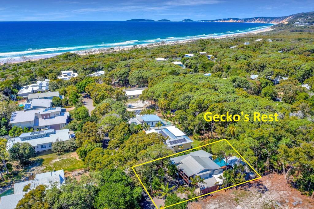 Geckos Rest Rainbow Shores Executive Beach House Pet Friendly Pool Wi Fi - thumb 2