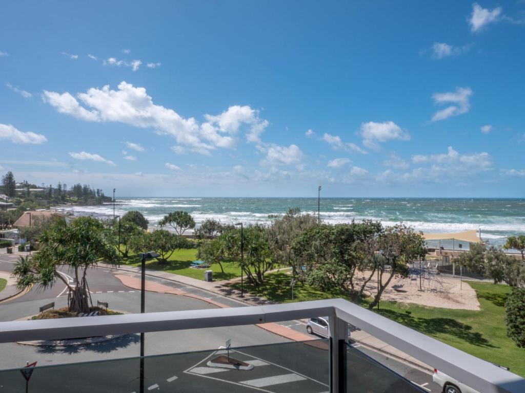 Pacific Towers Unit 4 19 Ormonde Tce Kings Beach - thumb 3