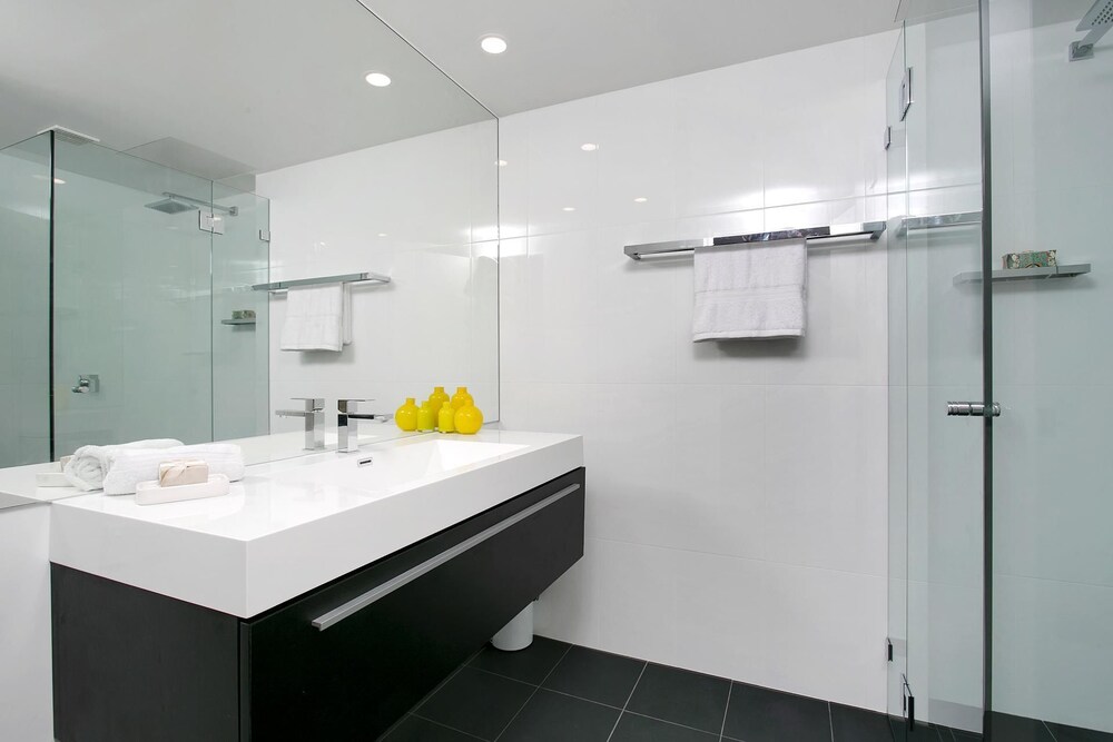 Newly Renovate Immaculate Cremorne One Bedroom Apartment CREM4 - thumb 1