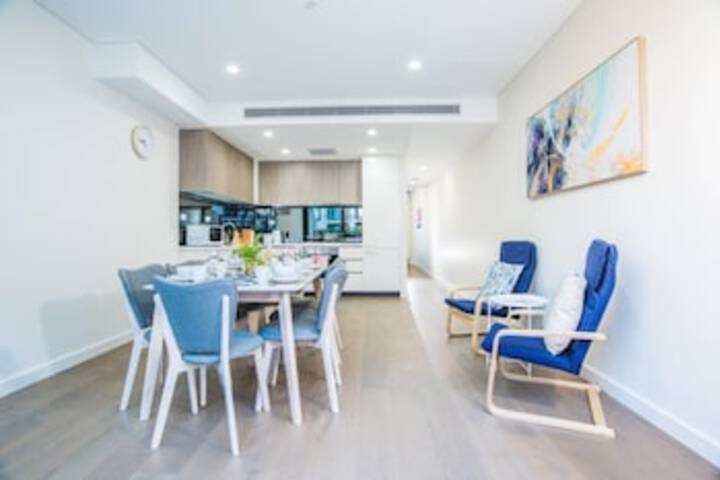 Lovely & Luxurious Townhouse In Zetland - thumb 0