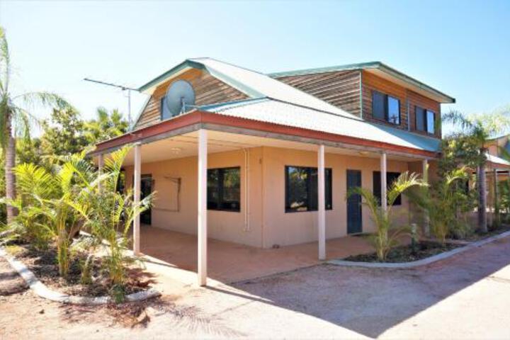 Ningaloo Breeze Villa 10 3 Bedroom Fully Self Contained Disabled Friendly Accommodation - thumb 0