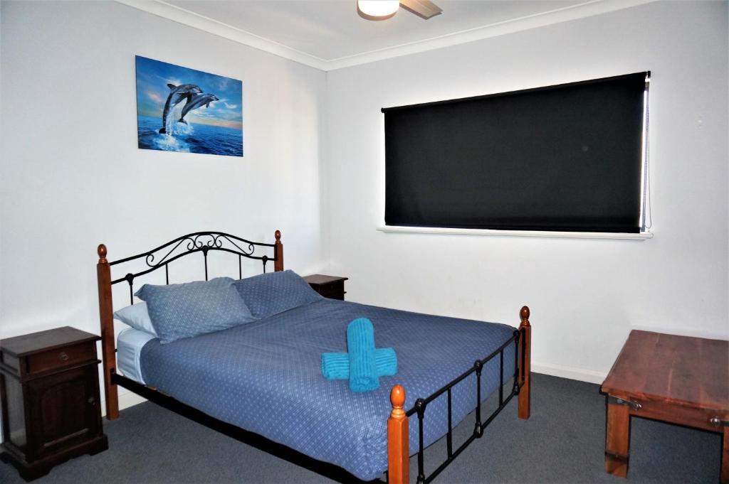 Ningaloo Breeze Villa 8 3 Bedroom Fully Self Contained Holiday Accommodation - thumb 4