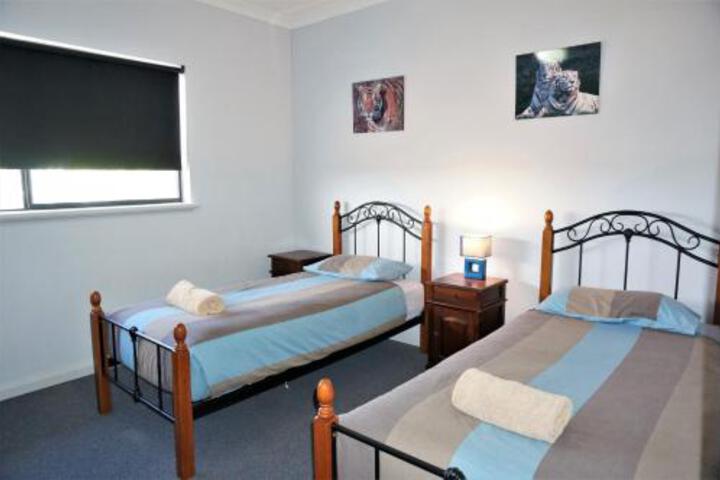 Ningaloo Breeze Villa 6 3 Bedroom Fully Self Contained Holiday Accommodation - thumb 6
