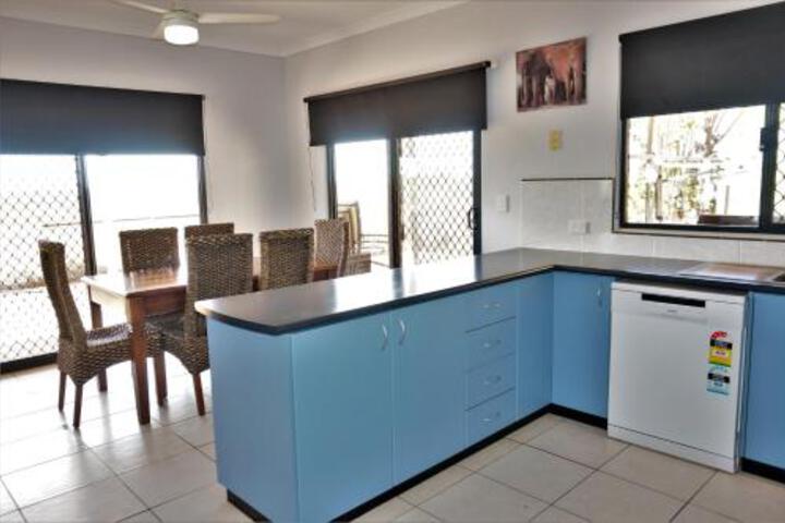 Ningaloo Breeze Villa 6 3 Bedroom Fully Self Contained Holiday Accommodation - thumb 4