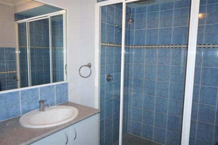 Ningaloo Breeze Villa 6 3 Bedroom Fully Self Contained Holiday Accommodation - thumb 7
