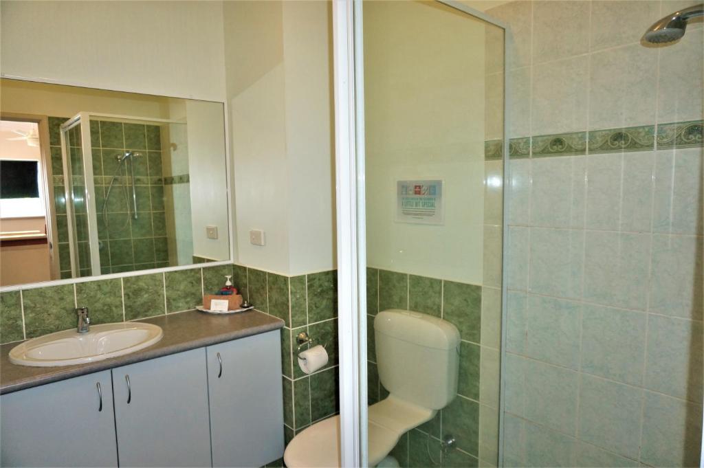 Ningaloo Breeze Villa 3 3 Bedroom Fully Self Contained Holiday Accommodation - thumb 6