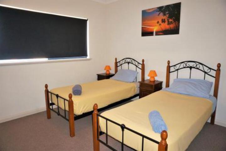 Ningaloo Breeze Villa 5 3 Bedroom Fully Self Contained Holiday Accommodation - thumb 7