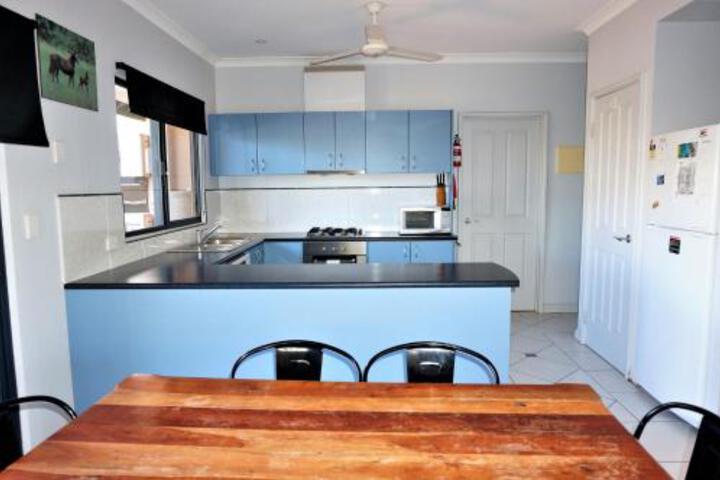Ningaloo Breeze Villa 2 3 Bedroom Fully Self Contained Holiday Accommodation - thumb 4