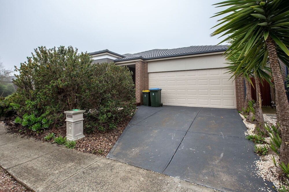 Gorgeous 4BR Home In Point Cook - thumb 6