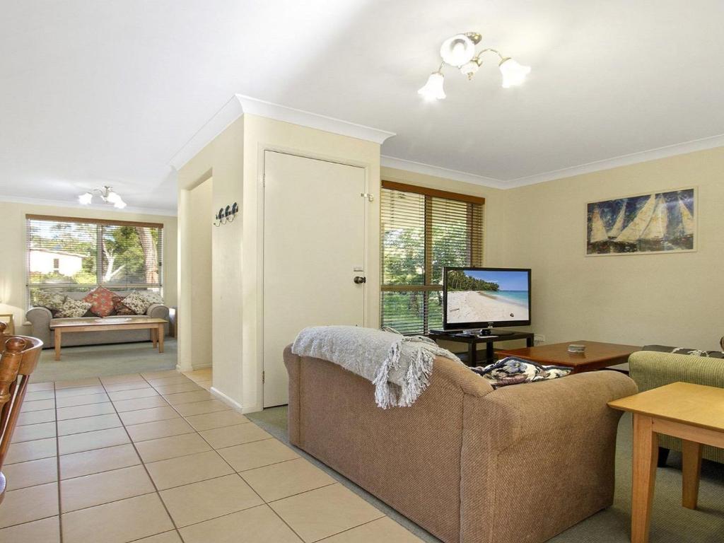 Dolphin Cottage In The Heart Of Callala Beach - thumb 6
