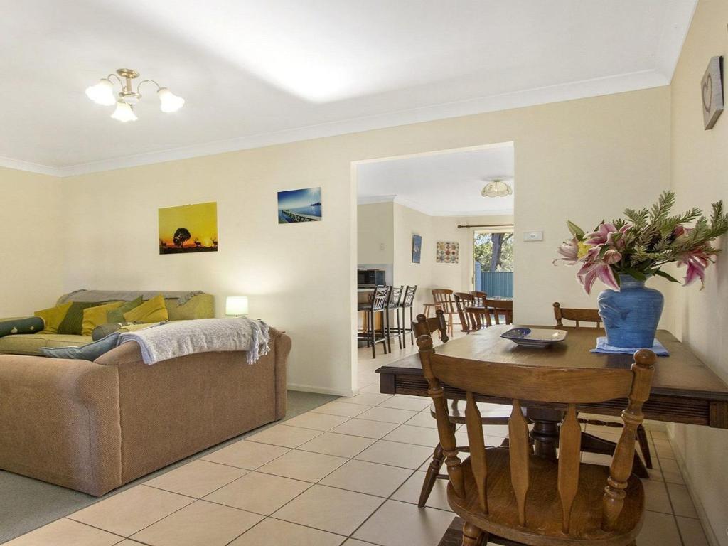 Dolphin Cottage In The Heart Of Callala Beach - thumb 4