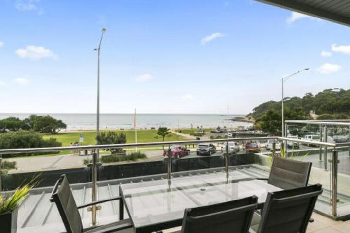 LOUTTIT BAY APARTMENT 1 Free Wifi Ocean Views & The Ultimate Location - thumb 5