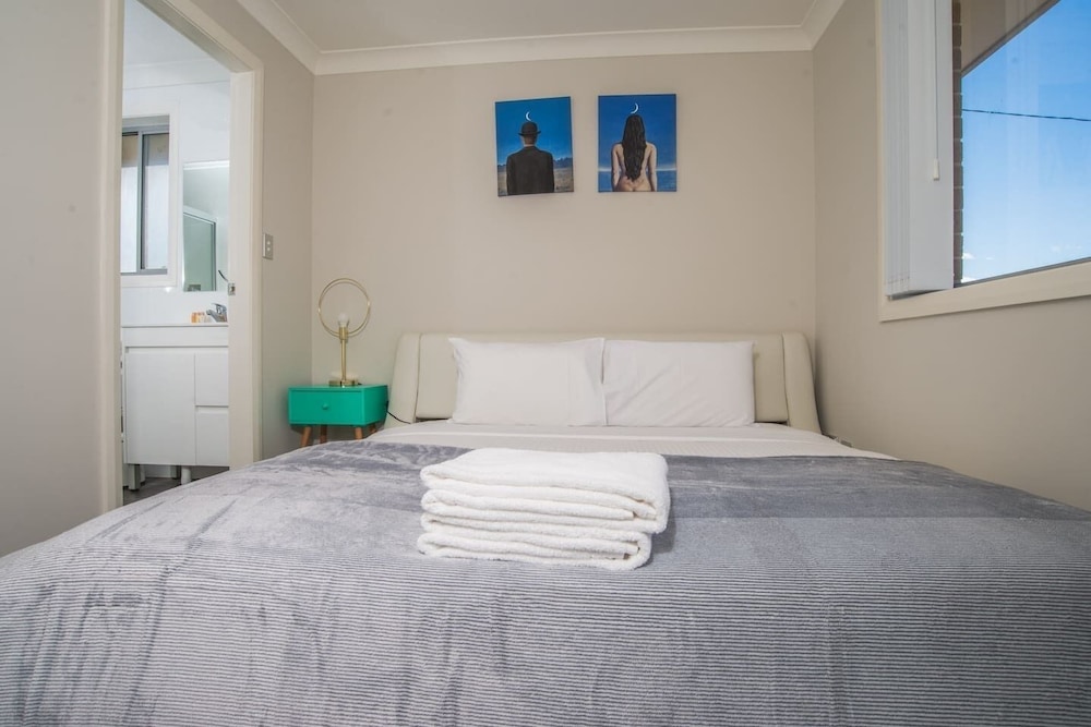 Peaceful 2kingbed Rootyhill Townhouse Near Station - thumb 4