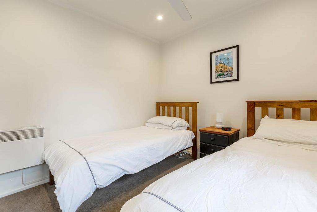 ?Spacious Bungalow?5min Walk To Station?5min To Box Hill?WiFi?Parking - thumb 5