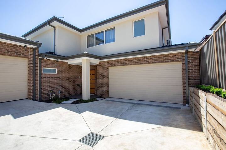 Lux Style 4BR Townhouse@ashwood - thumb 6