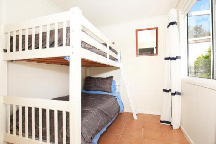 Triangulo At Culburra Pet Friendly 2 Mins To Beach - thumb 3