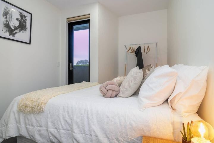 Canopy At 44 Minutes From The CBD Train & Cafes Wifi Nespresso Amenities - thumb 3