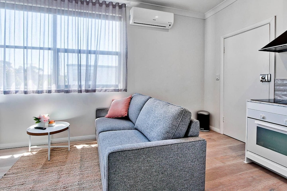 1 Bedroom Apt With Air Conditioning In Plympton - thumb 6